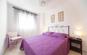 Ένα ή περισσότερα κρεβάτια σε δωμάτιο στο Amazing Apartment In Oropesa Del Mar