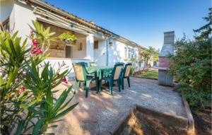 Balkon lub taras w obiekcie 2 Bedroom Awesome Home In Vodnjan