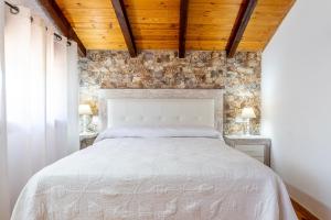 Postel nebo postele na pokoji v ubytování La Pedrera + 37 fotografií