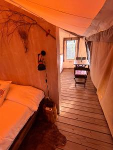 Postel nebo postele na pokoji v ubytování Simple Camp carpa Árboles + 25 fotografií