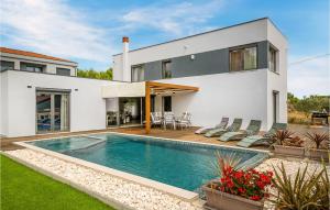 Πισίνα στο ή κοντά στο Nice Home In Medulin With Jacuzzi