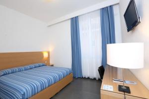 Postel nebo postele na pokoji v ubytování Hotel Genova