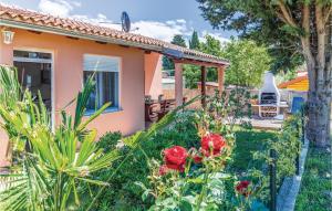 Vonkajšia záhrada v ubytovaní Holiday Home Vodnjan With Sea View Iii + 19 fotografií