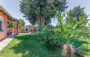 Vonkajšia záhrada v ubytovaní Holiday Home Vodnjan With Sea View Iii