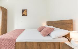 Posteľ alebo postele v izbe v ubytovaní Two-Bedroom Apartment In Metkovic