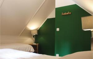Een bed of bedden in een kamer bij Houtsnip