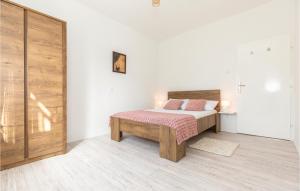 Posteľ alebo postele v izbe v ubytovaní Two-Bedroom Apartment In Metkovic