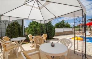 Πισίνα στο ή κοντά στο Holiday Home Labin Vinez Ii