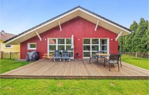 a red house with a deck in front of it at Cozy Home In Krems Iiwarderbrück in Göls