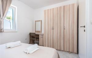 Postel nebo postele na pokoji v ubytování Apartment Grebastica Lxxxviii