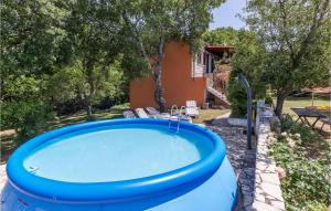 Bazén v ubytování 5 Bedroom Awesome Home In Labin nebo v jeho okolí