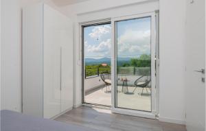 Μπαλκόνι ή βεράντα στο Stunning Home In Donji Prolozac