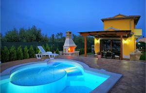 Πισίνα στο ή κοντά στο Villa Dora
