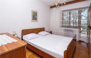 Ένα ή περισσότερα κρεβάτια σε δωμάτιο στο 3 Bedroom Beautiful Apartment In Senj