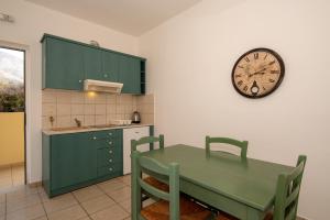Kuchyň nebo kuchyňský kout v ubytování Elpis Studio Apartments
