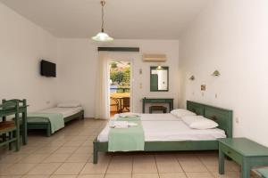 Postel nebo postele na pokoji v ubytování Elpis Studio Apartments