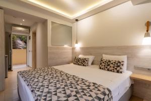 Postel nebo postele na pokoji v ubytování Elpis Studio Apartments