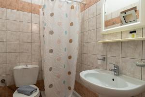 Koupelna v ubytování Elpis Studio Apartments