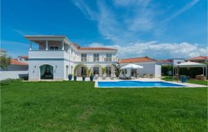 a large house with a swimming pool in a yard at Villa Lavanda Vabriga in Poreč