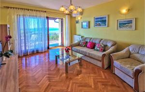 Posezení v ubytování 3 Bedroom Stunning Home In Matulji