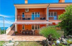 Balkon lub taras w obiekcie Nice Home In Risika With House Sea View
