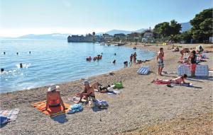 Φυσικό τοπίο κοντά σε αυτή η παραθεριστική κατοικία +32 φωτογραφίες