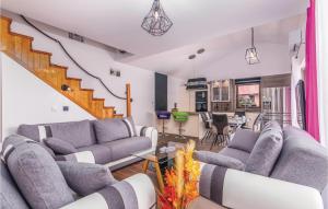 Posedenie v ubytovaní Lovely Home In Krk With Kitchen