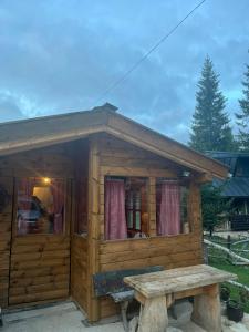 Budova, kde se penzion nachází + 9 fotografií