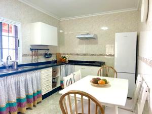 a kitchen with a table with a bowl of fruit on it at Casa La Alpispa in Frontera