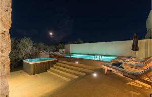Bazén v ubytovaní Stunning Home In Valtura With Sauna alebo v jeho blízkosti + 37 fotografií