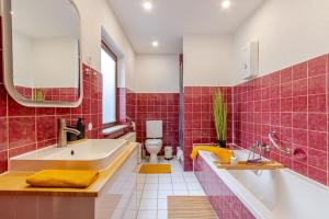 Koupelna v ubytování Townhaus-Rhens 8 Schlafzimmer, Sauna, Weinkeller, Fotostudio, Hunde willkommen