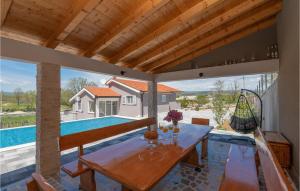 Πισίνα στο ή κοντά στο Amazing Home In Drum With Wifi +38 φωτογραφίες