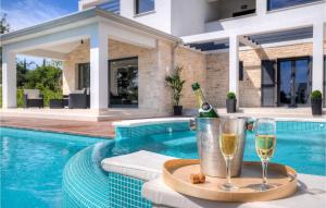 Bassein majutusasutuses Villa Onyx või selle lähedal +32 fotot