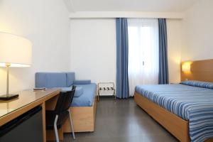 Postel nebo postele na pokoji v ubytování Hotel Genova