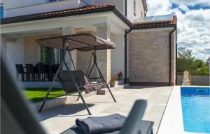 Bazén v ubytování Villa Zirdum nebo v jeho okolí