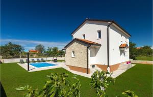 Bazén v ubytování Villa Zirdum nebo v jeho okolí + 36 fotografií