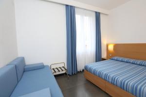 Postel nebo postele na pokoji v ubytování Hotel Genova