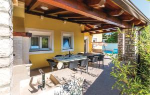 Fotografia z galérie ubytovania Six-Bedroom Holiday Home In Perci v destinácii Tar