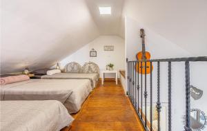 Ένα ή περισσότερα κρεβάτια σε δωμάτιο στο 1 Bedroom Cozy Home In Zaton