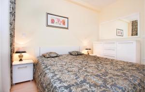 Posteľ alebo postele v izbe v ubytovaní Six-Bedroom Holiday Home In Perci