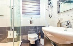 Kúpeľňa v ubytovaní Cozy Apartment In Crikvenica With Wifi