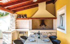Fotografia z galérie ubytovania Six-Bedroom Holiday Home In Perci v destinácii Tar + 27 fotografií