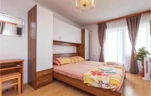 Ein Bett oder Betten in einem Zimmer der Unterkunft Awesome Apartment In Crikvenica