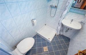 Ein Badezimmer in der Unterkunft Awesome Apartment In Crikvenica