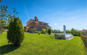 a house with a yard with a swimming pool at Villa Brdo in Trviž