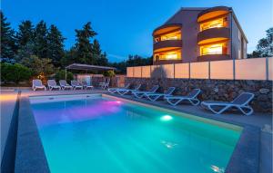 Bazén v ubytovaní Holiday Home Ivusini Xiv V alebo v jeho blízkosti