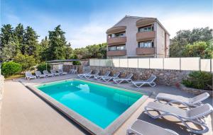 Bazén v ubytovaní Holiday Home Ivusini Xiv V alebo v jeho blízkosti