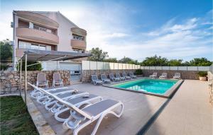 Bazén v ubytovaní Holiday Home Ivusini Xiv V alebo v jeho blízkosti
