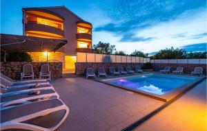 Bazén v ubytovaní Holiday Home Ivusini Xiv V alebo v jeho blízkosti