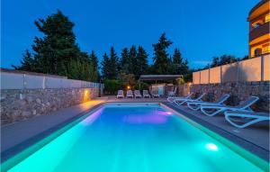 Bazén v ubytovaní Holiday Home Ivusini Xiv V alebo v jeho blízkosti